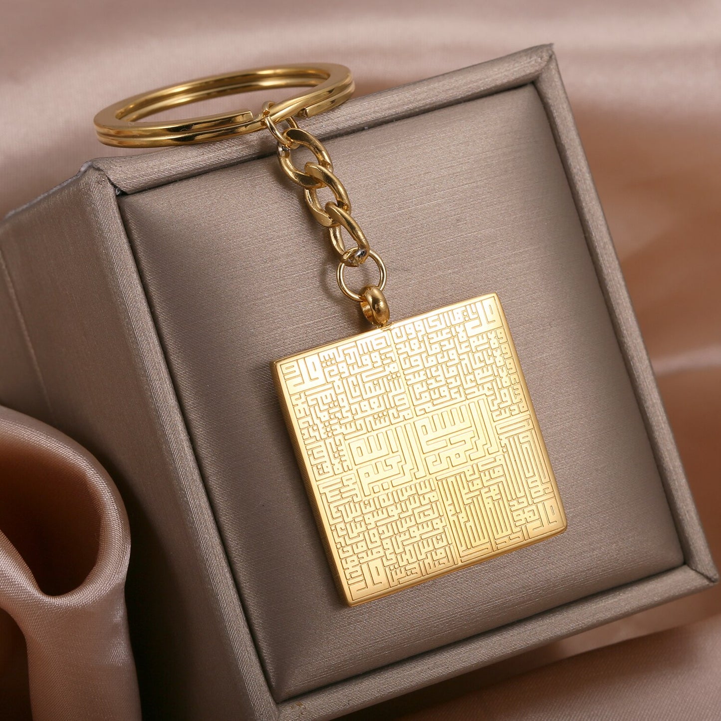 Four Qul-Surahs Qufi Calligraphy Keychain (Engravable)